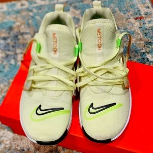 new yellow nike shoes